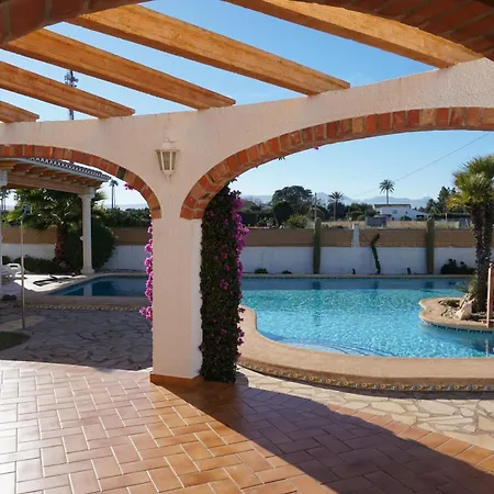 Mari Locdenia Villa